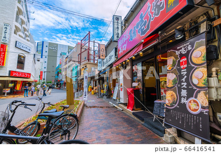 日本の東京都市景観 西日暮里駅前などを望む 66416541