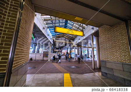 日本の東京都市景観 上野駅(不忍口)から駅前を望む 日本の東京都市景観 上野駅(不忍口)から駅前を望む 66418338