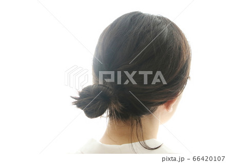 ゆるふわヘアー、女性後ろ姿 ゆるふわヘアー、女性後ろ姿 66420107