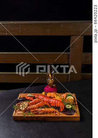 グランピングバーベキュー　Wood Plank barbecue of seafood  66420223