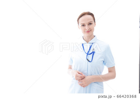 ナース服を着たヨーロッパ人の看護師 ナース服を着たヨーロッパ人の看護師 66420368
