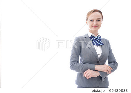 制服を着た外国人留学生 66420888