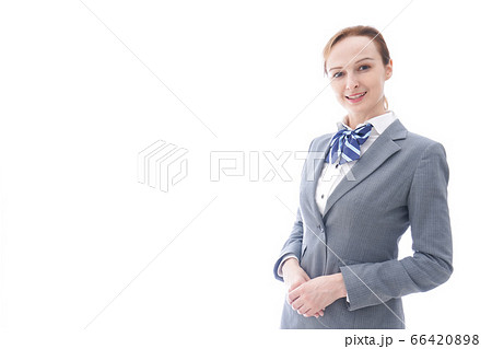 制服を着た外国人留学生 66420898