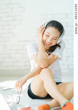 Woman working at home 66421090