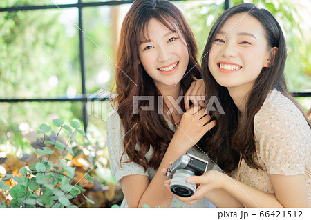 Women, couple, lifestyle Women, couple, lifestyle 66421512