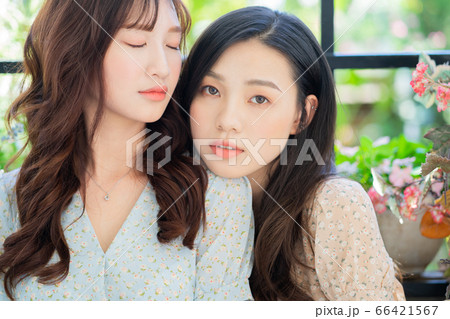 Women, couple, lifestyle 66421567