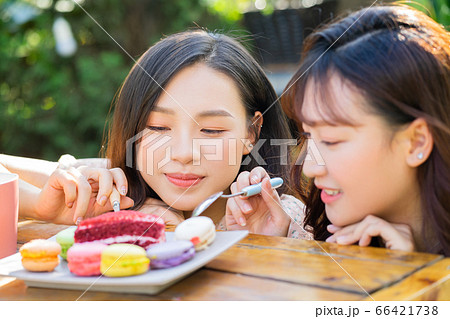 Women, eating, nature Women, eating, nature 66421738