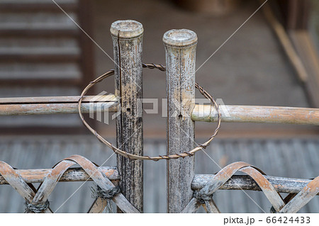 下鴨神社、摂社・河合神社、鴨長明「方丈の庵」、枝折り戸に竹の輪 66424433