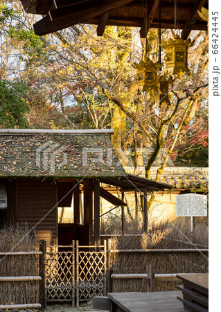 下鴨神社、摂社・河合神社、拝殿の吊り灯篭と鴨長明「方丈の庵」 下鴨神社、摂社・河合神社、拝殿の吊り灯篭と鴨長明「方丈の庵」 66424445