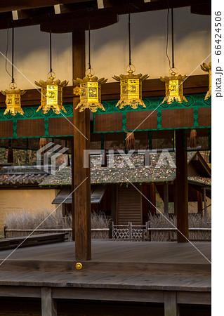 下鴨神社、摂社・河合神社、吊り灯篭の拝殿と鴨長明の「方丈の庵」 66424506