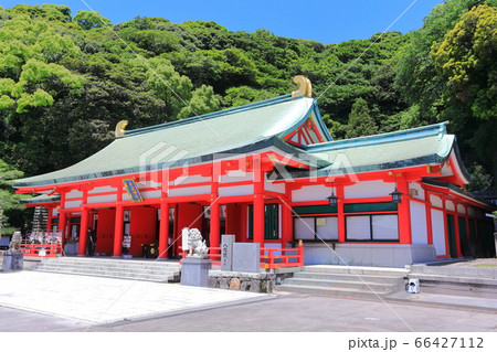 【山口県】晴天下の赤間神宮 拝殿 【山口県】晴天下の赤間神宮 拝殿 66427112