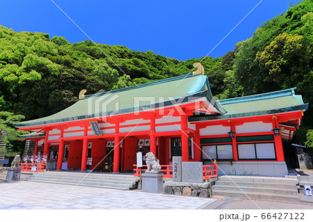 【山口県】晴天下の赤間神宮 拝殿 【山口県】晴天下の赤間神宮 拝殿 66427122