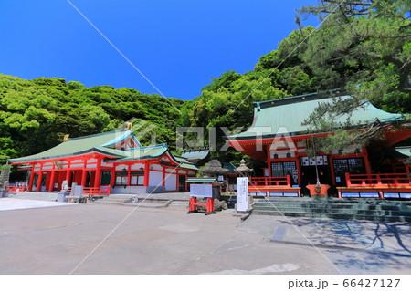 【山口県】晴天下の赤間神宮 拝殿と鎮守八幡宮 【山口県】晴天下の赤間神宮 拝殿と鎮守八幡宮 66427127
