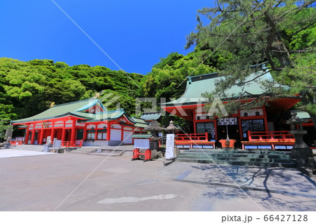 【山口県】晴天下の赤間神宮 拝殿と鎮守八幡宮 【山口県】晴天下の赤間神宮 拝殿と鎮守八幡宮 66427128