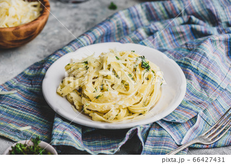 Homemade Fettuccine with Alfredo Sauce 66427431