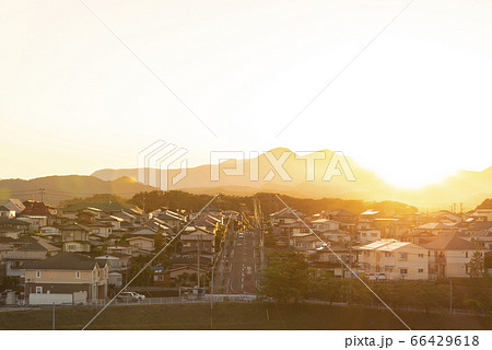 夕暮れの住宅地 夕暮れの住宅地 66429618