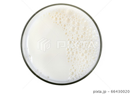 a glass of milk 66430020