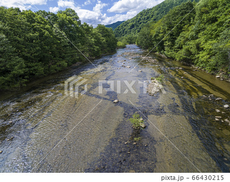 夏の豊平川 上流域を空撮 夏の豊平川 上流域を空撮 66430215