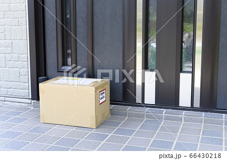 玄関に届いた商品（置き配） 66430218