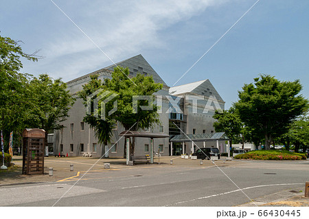 春の古河市役所古河庁舎、表玄関【青空】 春の古河市役所古河庁舎、表玄関【青空】 66430445