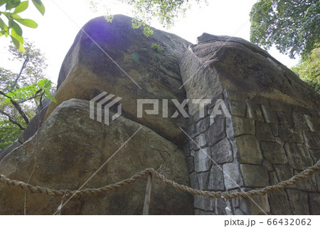 兵庫県西宮市の越木岩神社の甑岩 66432062