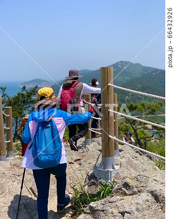 女性 アウトドア 女 66432926