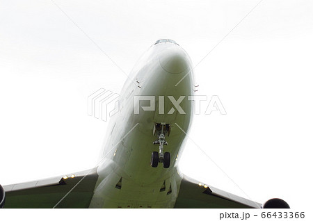 横田基地に着陸するB747ジャンボジェット機 66433366