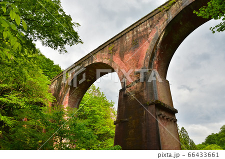 碓氷峠の碓氷第三橋梁(めがね橋) 碓氷峠の碓氷第三橋梁(めがね橋) 66433661