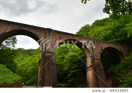 碓氷峠の碓氷第三橋梁(めがね橋) 碓氷峠の碓氷第三橋梁(めがね橋) 66433665