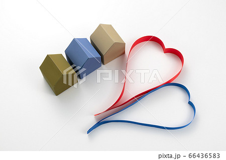 住宅イメージ　ハート　リボン 66436583
