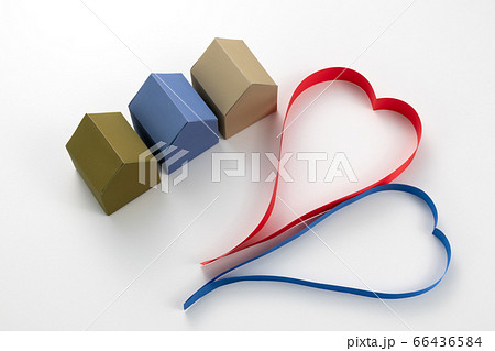 住宅イメージ　ハート　リボン 66436584