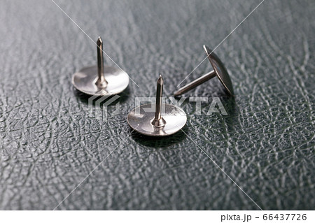 Metal Thumb Tacks 66437726