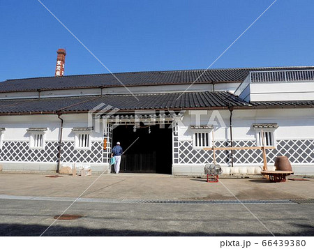 春は酒造りの季節(東広島西条町酒蔵通り) 春は酒造りの季節(東広島西条町酒蔵通り) 66439380