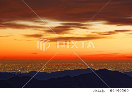 南大菩薩・大蔵高丸から朝焼け空と東京の夜景 南大菩薩・大蔵高丸から朝焼け空と東京の夜景 66440560