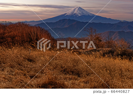 南大菩薩・大蔵高丸から見る夜明けの富士山 南大菩薩・大蔵高丸から見る夜明けの富士山 66440827