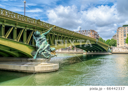 Pont Mirabeau bridge - Paris France. 66442337