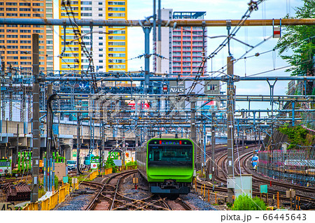 日本の東京都市景観 田端から山手線などを望む（奥は西日暮里・日暮里方向） 66445643