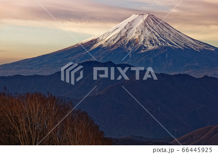 南大菩薩・大蔵高丸から見る朝焼けの富士山 66445925