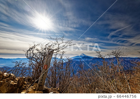 滝子山山頂から見る富士山 滝子山山頂から見る富士山 66446756
