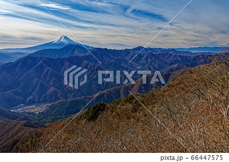 滝子山から見る富士山と初狩の町並み 66447575