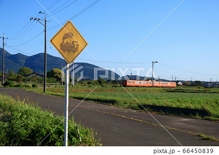 踏切あり標識【蒸気機関車】の写真素材 [66450839] - PIXTA