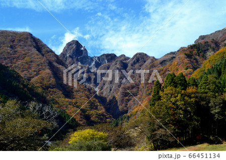 秋の根子岳 紅葉した山肌の景観 秋の根子岳 紅葉した山肌の景観 66451134