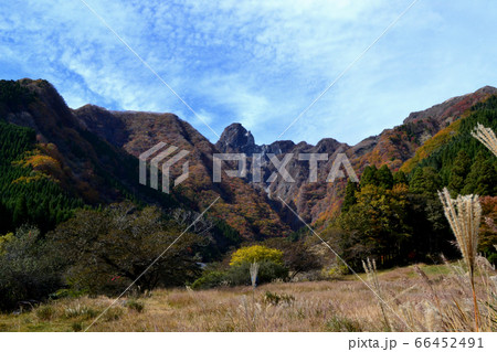 秋の根子岳 紅葉した山肌の景観 秋の根子岳 紅葉した山肌の景観 66452491