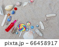 夏 海 砂浜 66458917