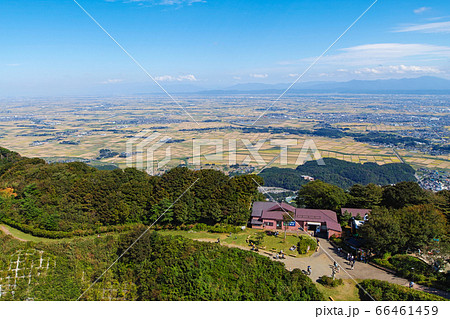 新潟県 弥彦山 パノラマタワーから見た景色 珍しい回転昇降式展望塔 回転式展望台 の写真素材