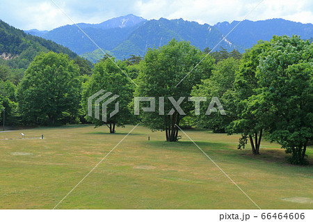 国営アルプスあづみの公園 大町 松川地区 アルプス大草原の写真素材