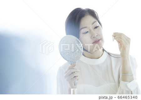 ビジネスウーマン ビューティー 装い 66465340