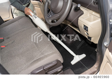 コードレスクリーナーで車内清掃 前部座席 運転席 66465960