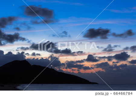 日本、沖縄県石垣島・平久保崎と灯台 66466784