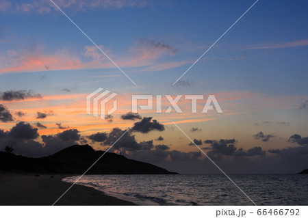 日本、沖縄県石垣島・平久保崎と灯台 日本、沖縄県石垣島・平久保崎と灯台 66466792